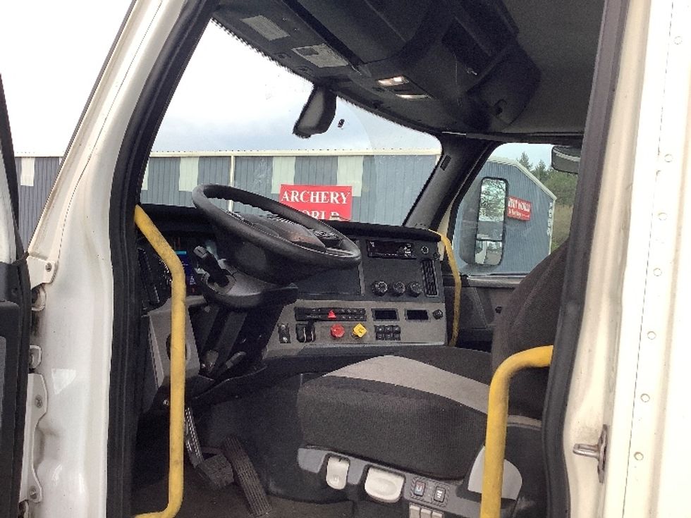 Day Cab Tractor-Heavy Duty Tractors-Freightliner-2019-T12664ST-Lacey-WA-381,163\n\t\tmiles-$ 47,750 - Image 10