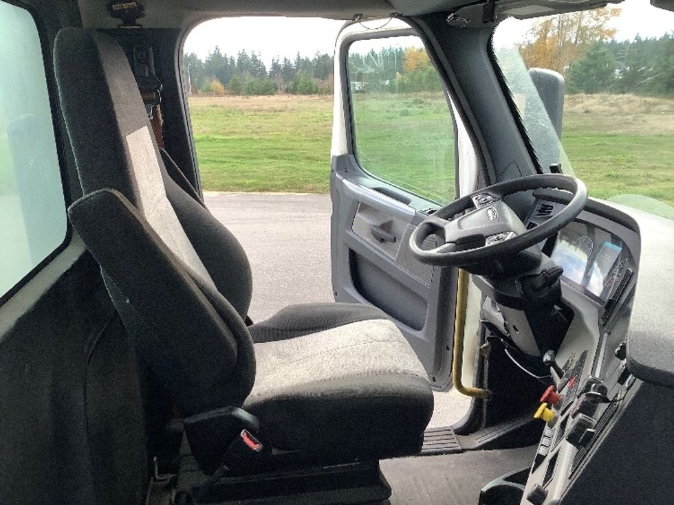 Day Cab Tractor-Heavy Duty Tractors-Freightliner-2019-T12664ST-Lacey-WA-381,163\n\t\tmiles-$ 47,750 - Image 14
