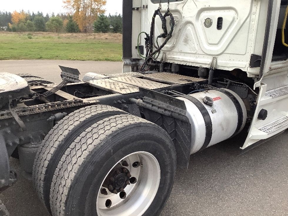 Day Cab Tractor-Heavy Duty Tractors-Freightliner-2019-T12664ST-Lacey-WA-381,163\n\t\tmiles-$ 47,750 - Image 18