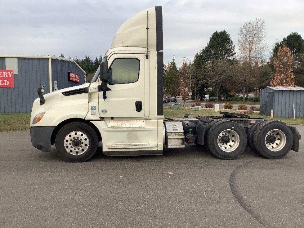 Day Cab Tractor-Heavy Duty Tractors-Freightliner-2019-T12664ST-Lacey-WA-381,163\n\t\tmiles-$ 47,750 - Image 4