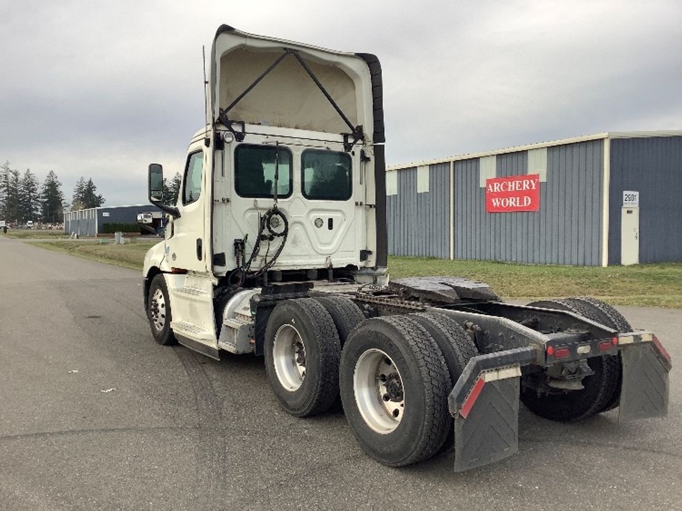 Day Cab Tractor-Heavy Duty Tractors-Freightliner-2019-T12664ST-Lacey-WA-381,163\n\t\tmiles-$ 47,750 - Image 5
