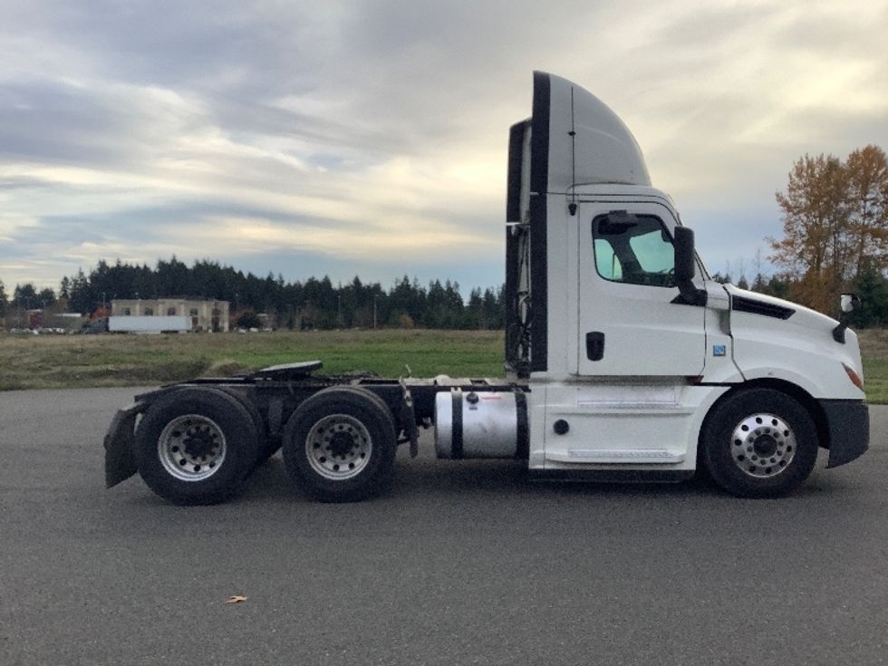 Day Cab Tractor-Heavy Duty Tractors-Freightliner-2019-T12664ST-Lacey-WA-381,163\n\t\tmiles-$ 47,750 - Image 8