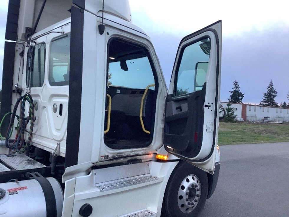 Day Cab Tractor-Heavy Duty Tractors-Freightliner-2019-T12664ST-Lacey-WA-433,260\n\t\tmiles-$ 44,750 - Image 12