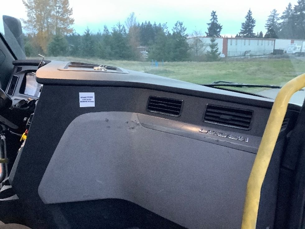 Day Cab Tractor-Heavy Duty Tractors-Freightliner-2019-T12664ST-Lacey-WA-433,260\n\t\tmiles-$ 44,750 - Image 13