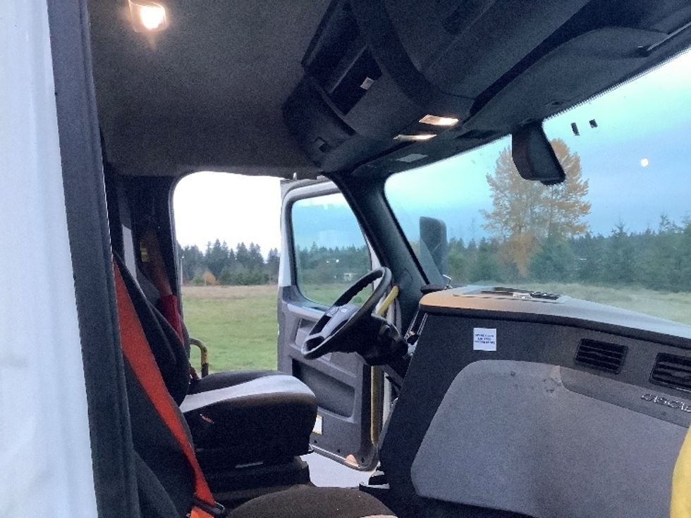 Day Cab Tractor-Heavy Duty Tractors-Freightliner-2019-T12664ST-Lacey-WA-433,260\n\t\tmiles-$ 44,750 - Image 14