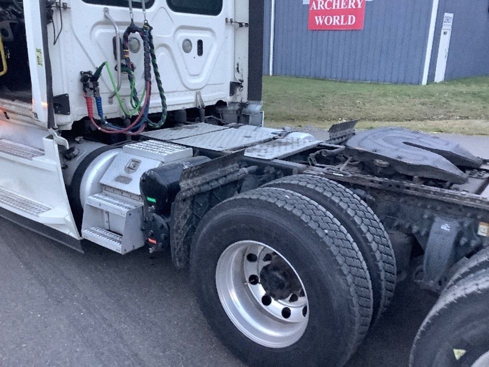 Day Cab Tractor-Heavy Duty Tractors-Freightliner-2019-T12664ST-Lacey-WA-433,260\n\t\tmiles-$ 44,750 - Image 17