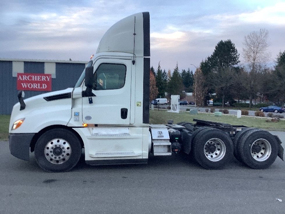 Day Cab Tractor-Heavy Duty Tractors-Freightliner-2019-T12664ST-Lacey-WA-433,260\n\t\tmiles-$ 44,750 - Image 4