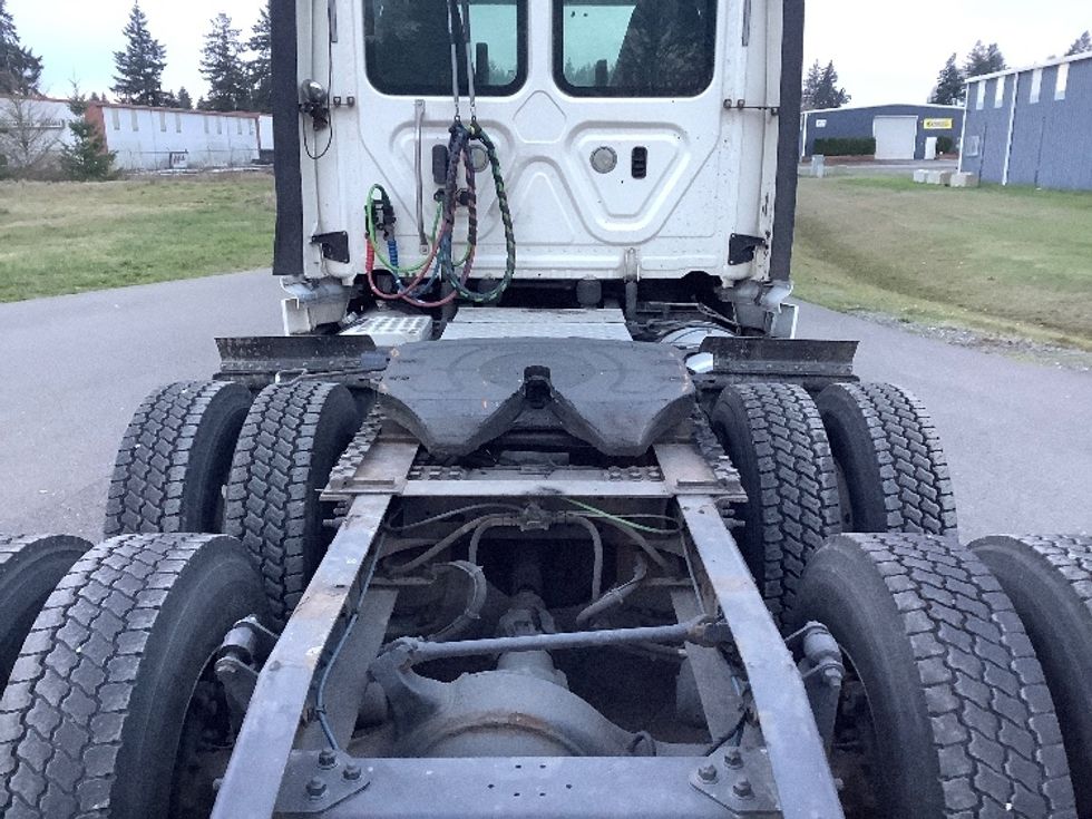 Day Cab Tractor-Heavy Duty Tractors-Freightliner-2019-T12664ST-Lacey-WA-433,260\n\t\tmiles-$ 44,750 - Image 6
