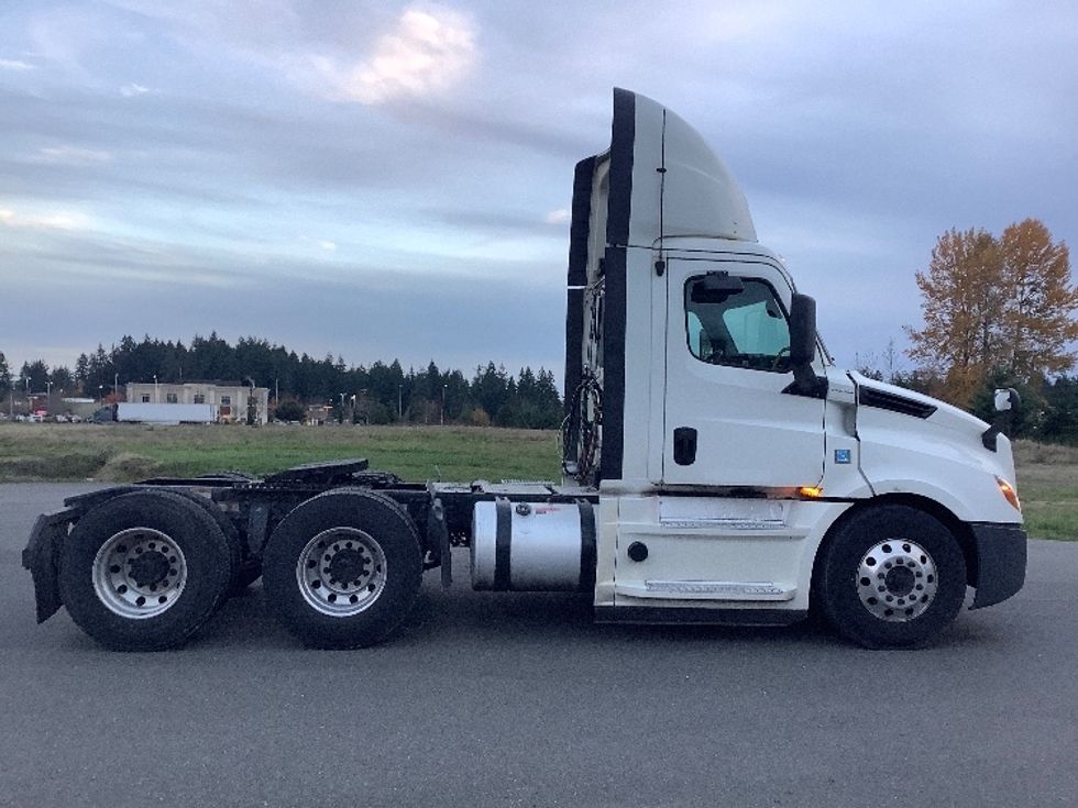 Day Cab Tractor-Heavy Duty Tractors-Freightliner-2019-T12664ST-Lacey-WA-433,260\n\t\tmiles-$ 44,750 - Image 8