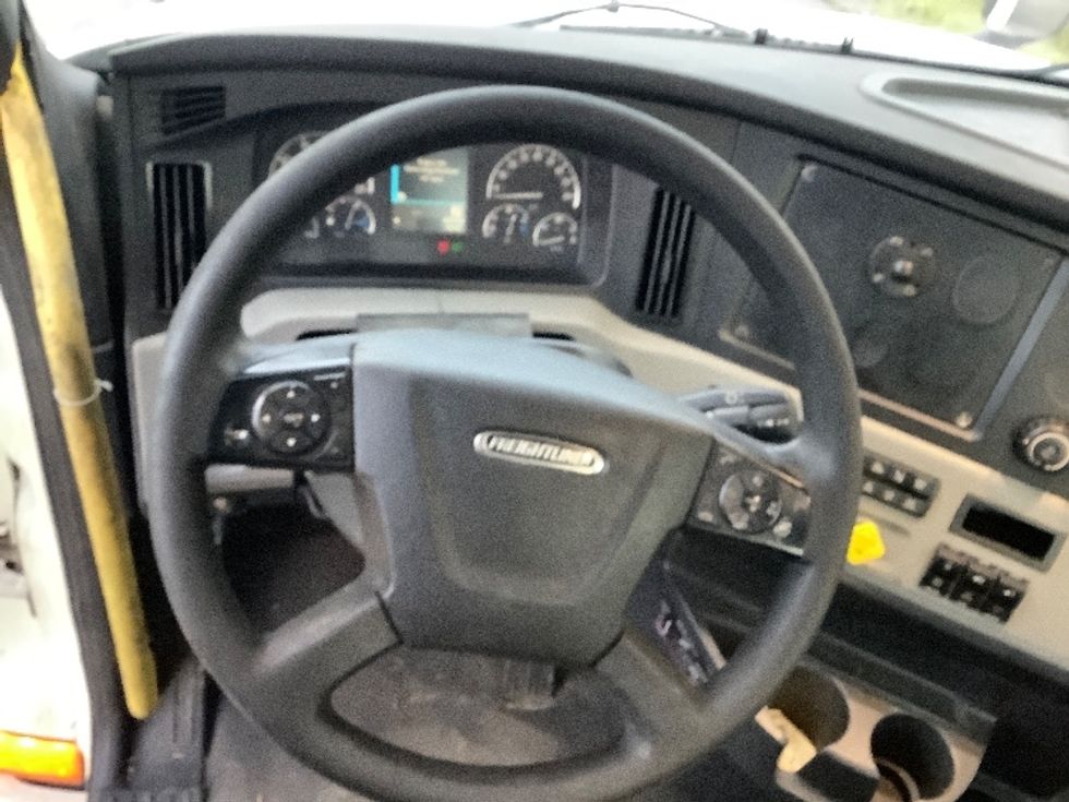 Day Cab Tractor-Heavy Duty Tractors-Freightliner-2019-T12664ST-Lacey-WA-434,504\n\t\tmiles-$ 44,750 - Image 11
