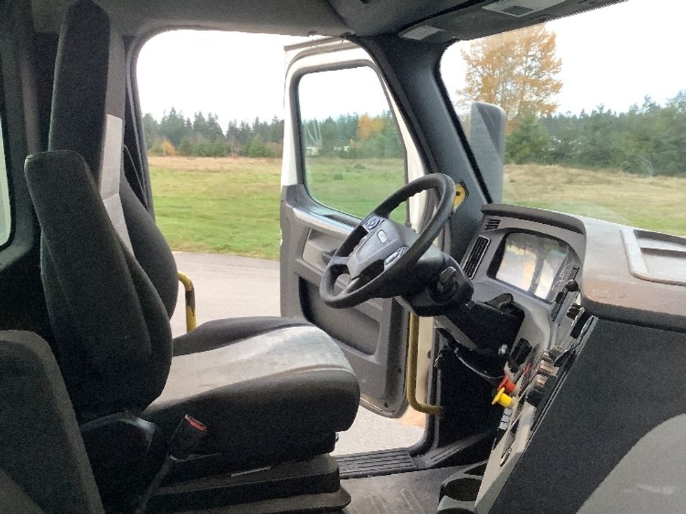 Day Cab Tractor-Heavy Duty Tractors-Freightliner-2019-T12664ST-Lacey-WA-434,504\n\t\tmiles-$ 44,750 - Image 14