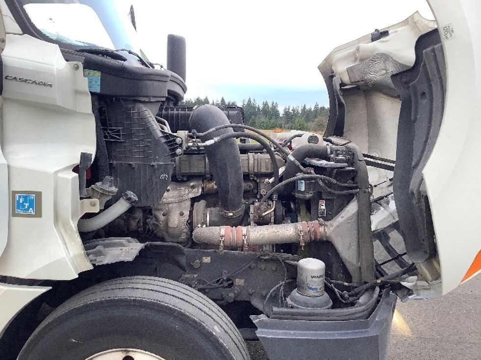 Day Cab Tractor-Heavy Duty Tractors-Freightliner-2019-T12664ST-Lacey-WA-434,504\n\t\tmiles-$ 44,750 - Image 15