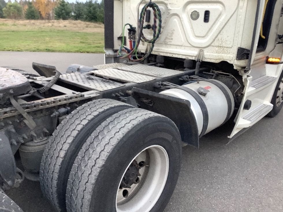 Day Cab Tractor-Heavy Duty Tractors-Freightliner-2019-T12664ST-Lacey-WA-434,504\n\t\tmiles-$ 44,750 - Image 18