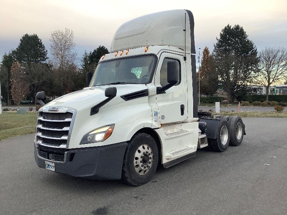 Day Cab Tractor-Heavy Duty Tractors-Freightliner-2019-T12664ST-Lacey-WA-434,504\n\t\tmiles-$ 44,750 - Image 3
