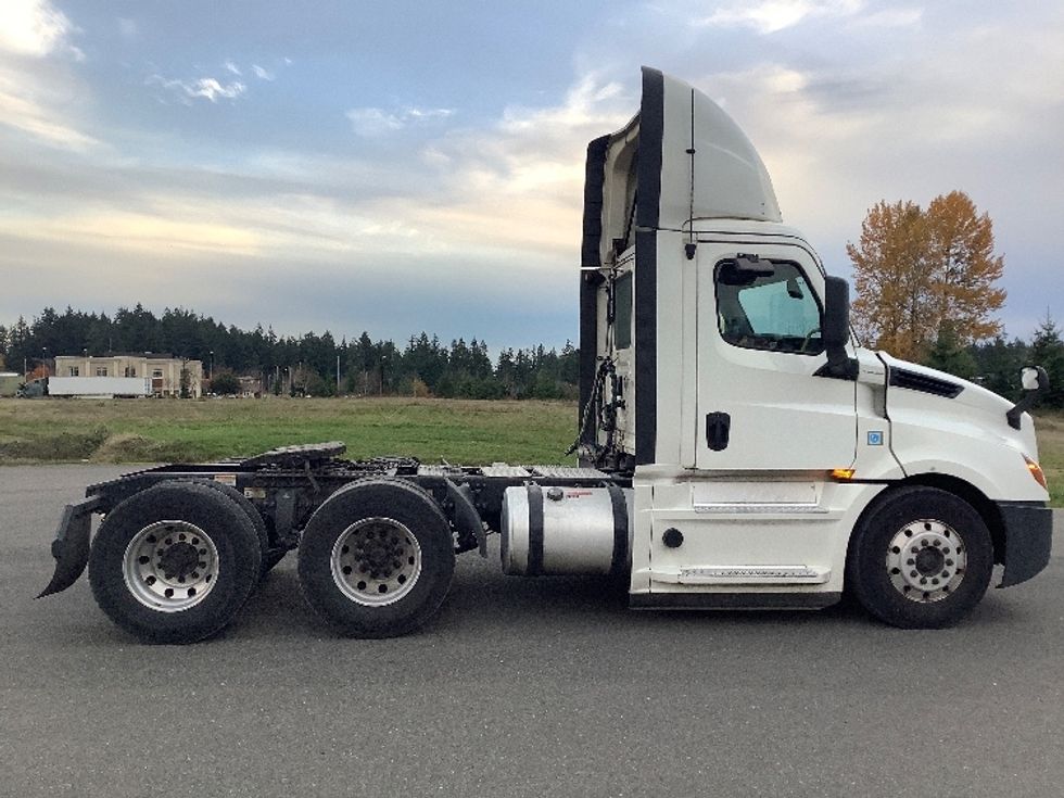 Day Cab Tractor-Heavy Duty Tractors-Freightliner-2019-T12664ST-Lacey-WA-434,504\n\t\tmiles-$ 44,750 - Image 8