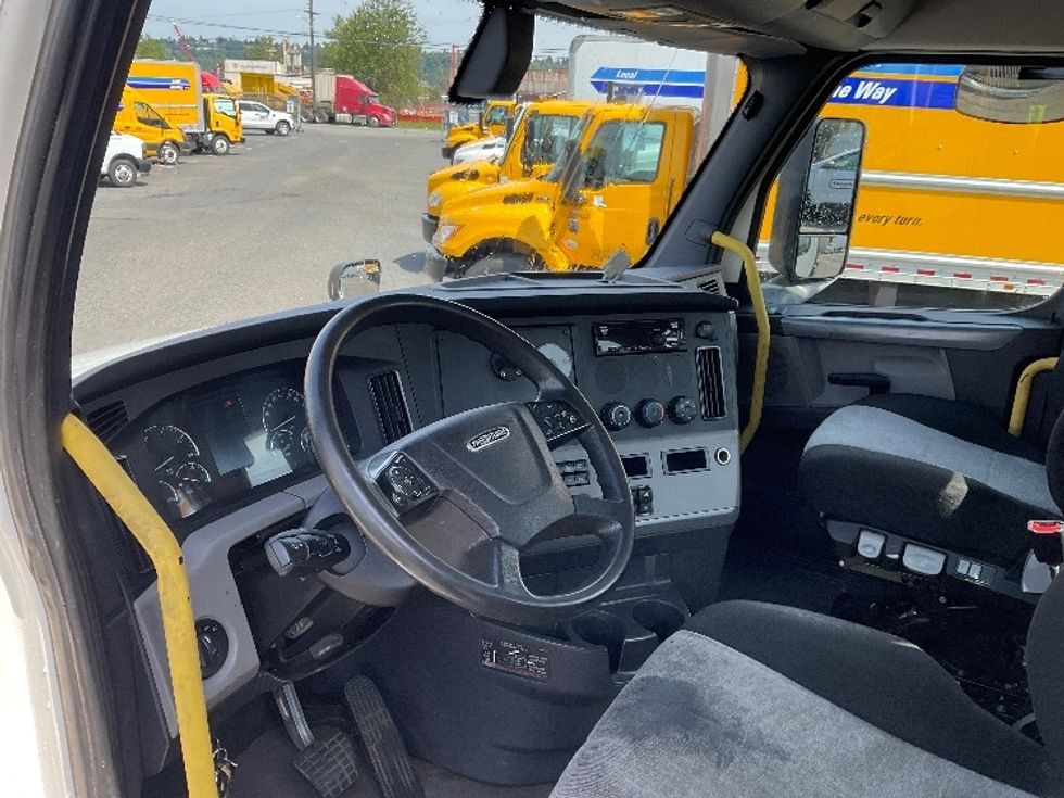 Day Cab Tractor-Heavy Duty Tractors-Freightliner-2019-T12664ST-Lacey-WA-480,900\n\t\tmiles-$ 39,000 - Image 10