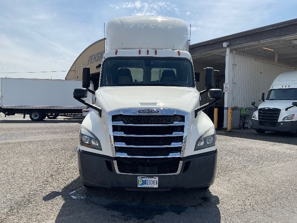 Day Cab Tractor-Heavy Duty Tractors-Freightliner-2019-T12664ST-Lacey-WA-480,900\n\t\tmiles-$ 39,000 - Image 2