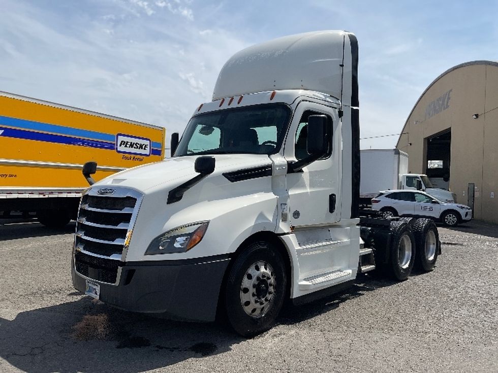 Day Cab Tractor-Heavy Duty Tractors-Freightliner-2019-T12664ST-Lacey-WA-480,900\n\t\tmiles-$ 39,000 - Image 3