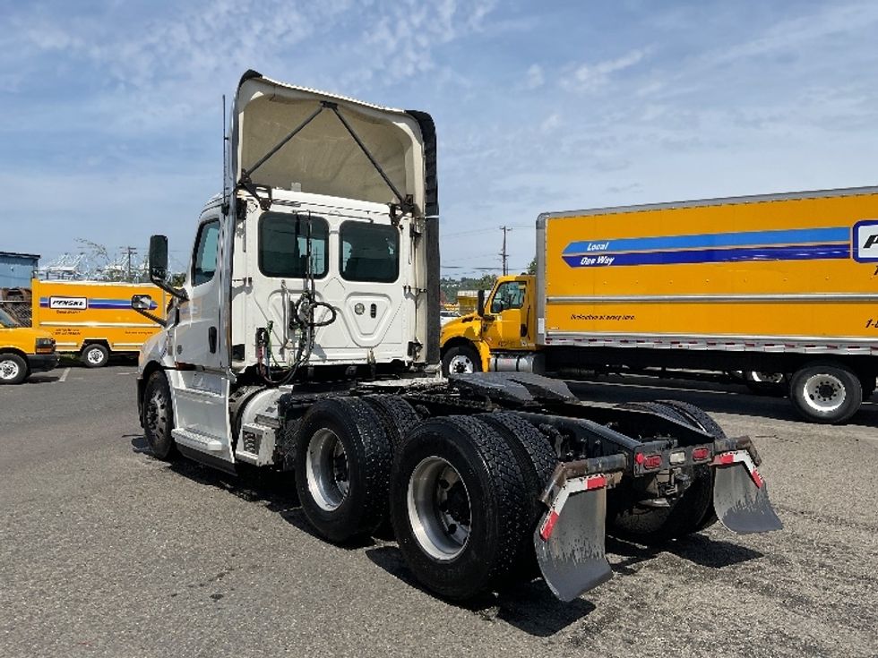Day Cab Tractor-Heavy Duty Tractors-Freightliner-2019-T12664ST-Lacey-WA-480,900\n\t\tmiles-$ 39,000 - Image 5