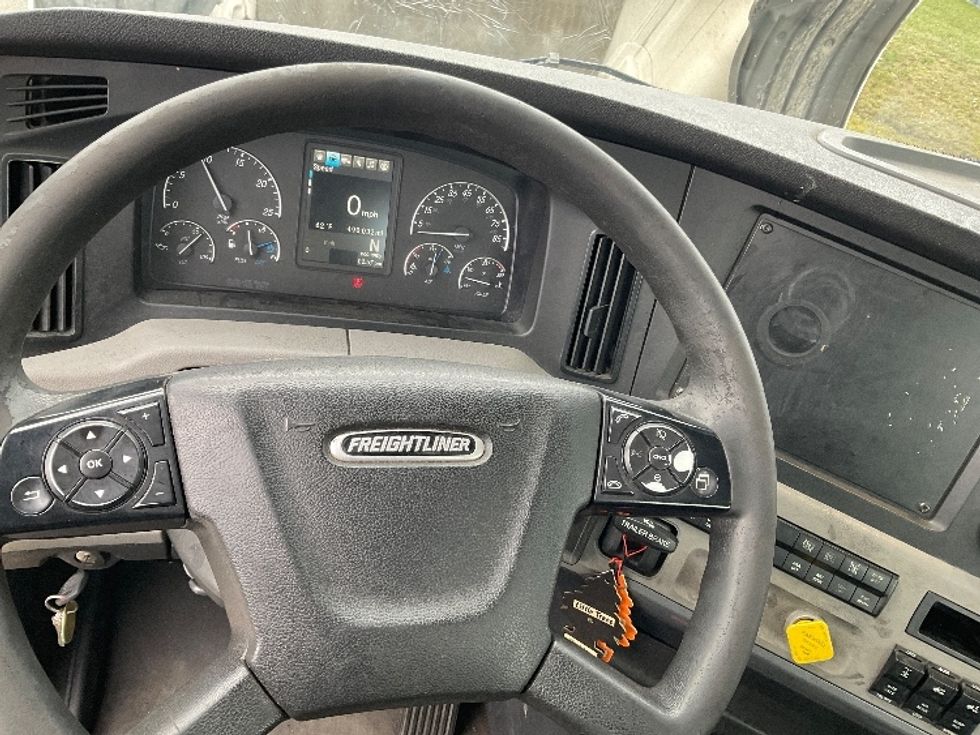 Day Cab Tractor-Heavy Duty Tractors-Freightliner-2019-T12664ST-Lacey-WA-490,301\n\t\tmiles-$ 41,750 - Image 11