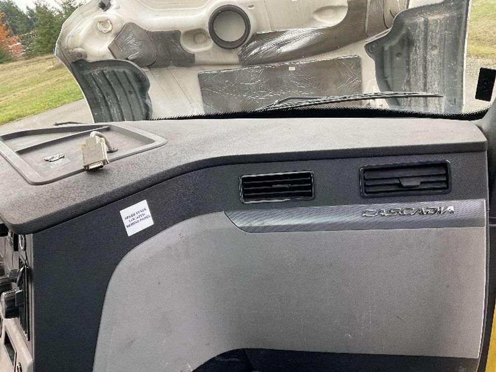 Day Cab Tractor-Heavy Duty Tractors-Freightliner-2019-T12664ST-Lacey-WA-490,301\n\t\tmiles-$ 41,750 - Image 13