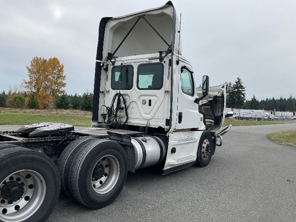 Day Cab Tractor-Heavy Duty Tractors-Freightliner-2019-T12664ST-Lacey-WA-490,301\n\t\tmiles-$ 41,750 - Image 17