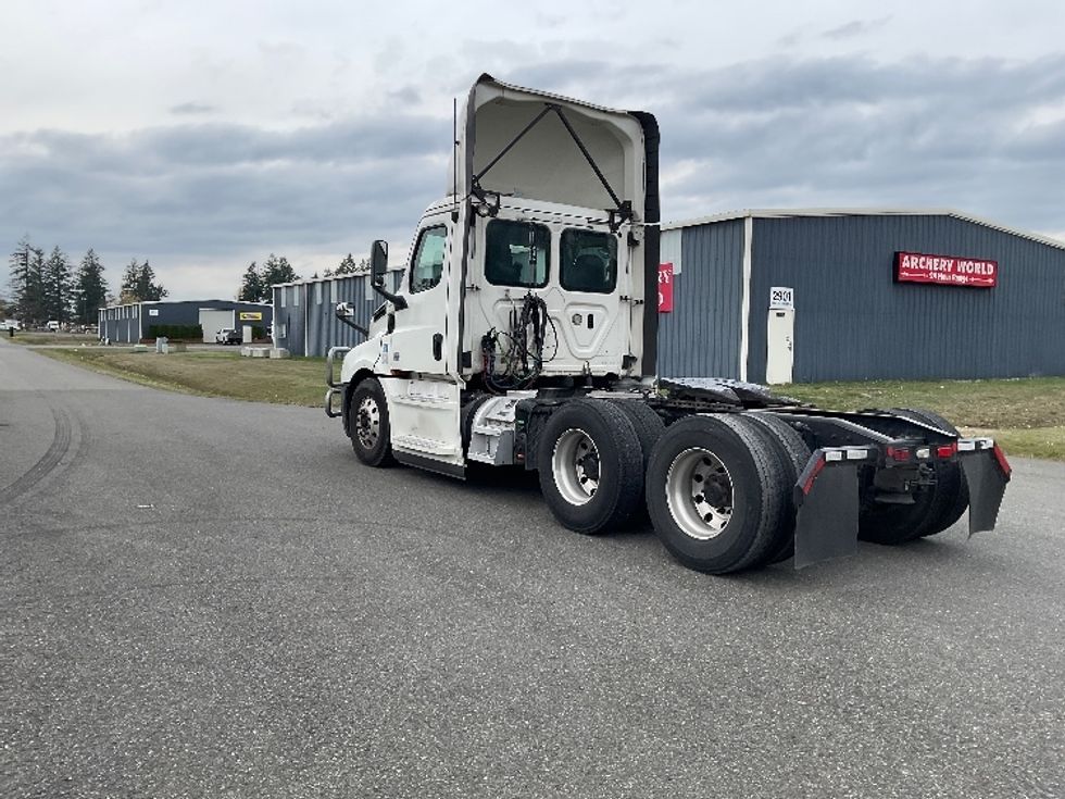 Day Cab Tractor-Heavy Duty Tractors-Freightliner-2019-T12664ST-Lacey-WA-490,301\n\t\tmiles-$ 41,750 - Image 5