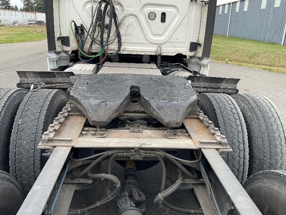 Day Cab Tractor-Heavy Duty Tractors-Freightliner-2019-T12664ST-Lacey-WA-490,301\n\t\tmiles-$ 41,750 - Image 6