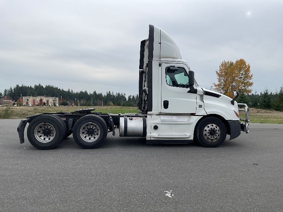 Day Cab Tractor-Heavy Duty Tractors-Freightliner-2019-T12664ST-Lacey-WA-490,301\n\t\tmiles-$ 41,750 - Image 8