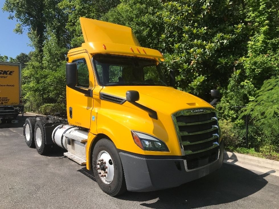 Day Cab Tractor-Heavy Duty Tractors-Freightliner-2019-T12664ST-Ladson-SC-225,067\n\t\tmiles-$ 54,500 - Image 1