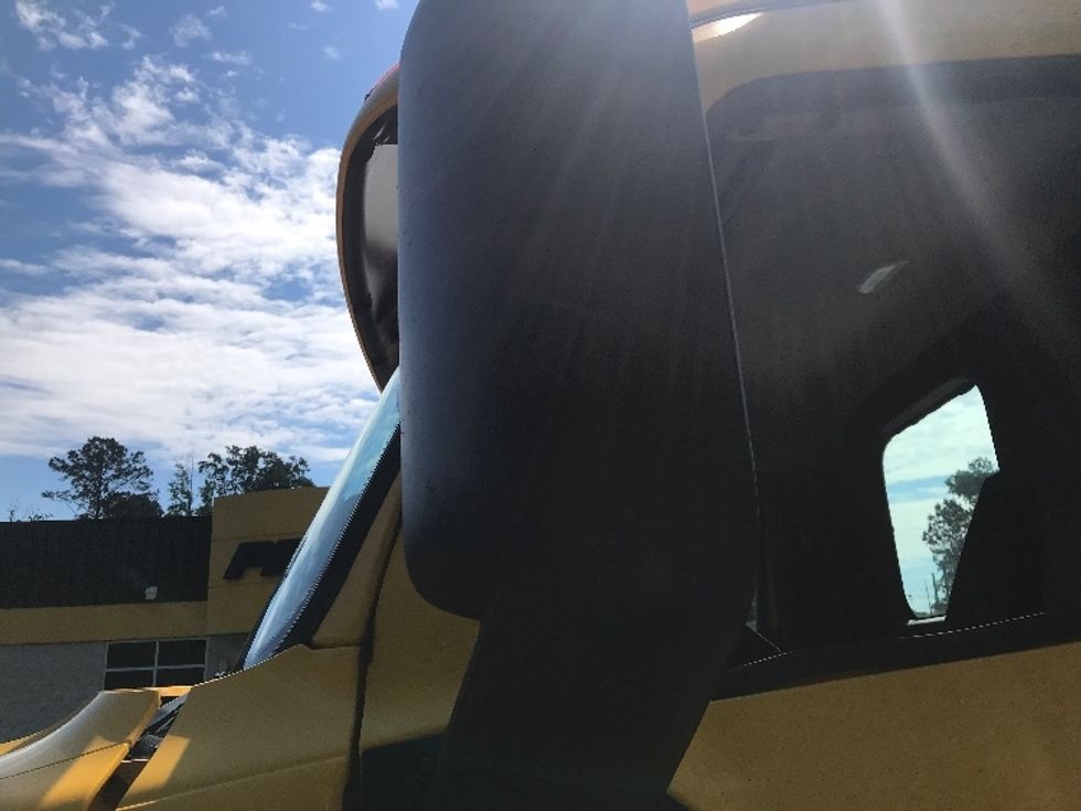 Day Cab Tractor-Heavy Duty Tractors-Freightliner-2019-T12664ST-Ladson-SC-225,067\n\t\tmiles-$ 54,500 - Image 14