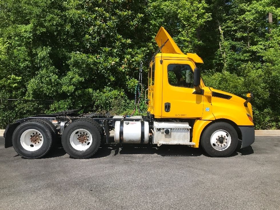 Day Cab Tractor-Heavy Duty Tractors-Freightliner-2019-T12664ST-Ladson-SC-225,067\n\t\tmiles-$ 54,500 - Image 8