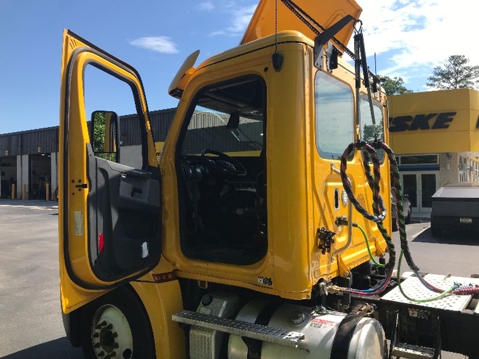 Day Cab Tractor-Heavy Duty Tractors-Freightliner-2019-T12664ST-Ladson-SC-225,067\n\t\tmiles-$ 54,500 - Image 9