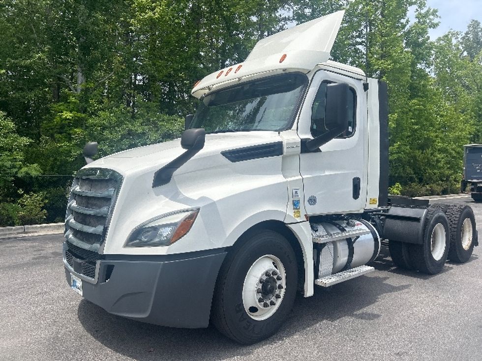 Day Cab Tractor-Heavy Duty Tractors-Freightliner-2019-T12664ST-Ladson-SC-273,307\n\t\tmiles-$ 55,750 - Image 3