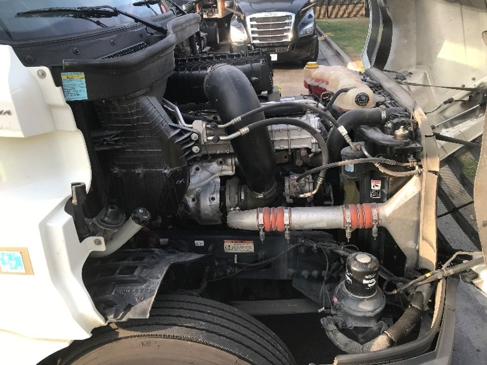 Day Cab Tractor-Heavy Duty Tractors-Freightliner-2019-T12664ST-Ladson-SC-294,347\n\t\tmiles-$ 50,250 - Image 15