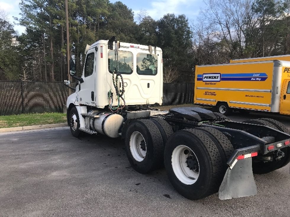 Day Cab Tractor-Heavy Duty Tractors-Freightliner-2019-T12664ST-Ladson-SC-294,347\n\t\tmiles-$ 50,250 - Image 5