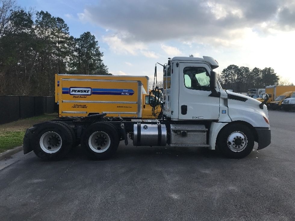 Day Cab Tractor-Heavy Duty Tractors-Freightliner-2019-T12664ST-Ladson-SC-294,347\n\t\tmiles-$ 50,250 - Image 8
