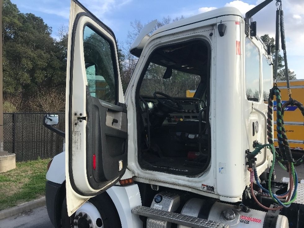 Day Cab Tractor-Heavy Duty Tractors-Freightliner-2019-T12664ST-Ladson-SC-294,347\n\t\tmiles-$ 50,250 - Image 9