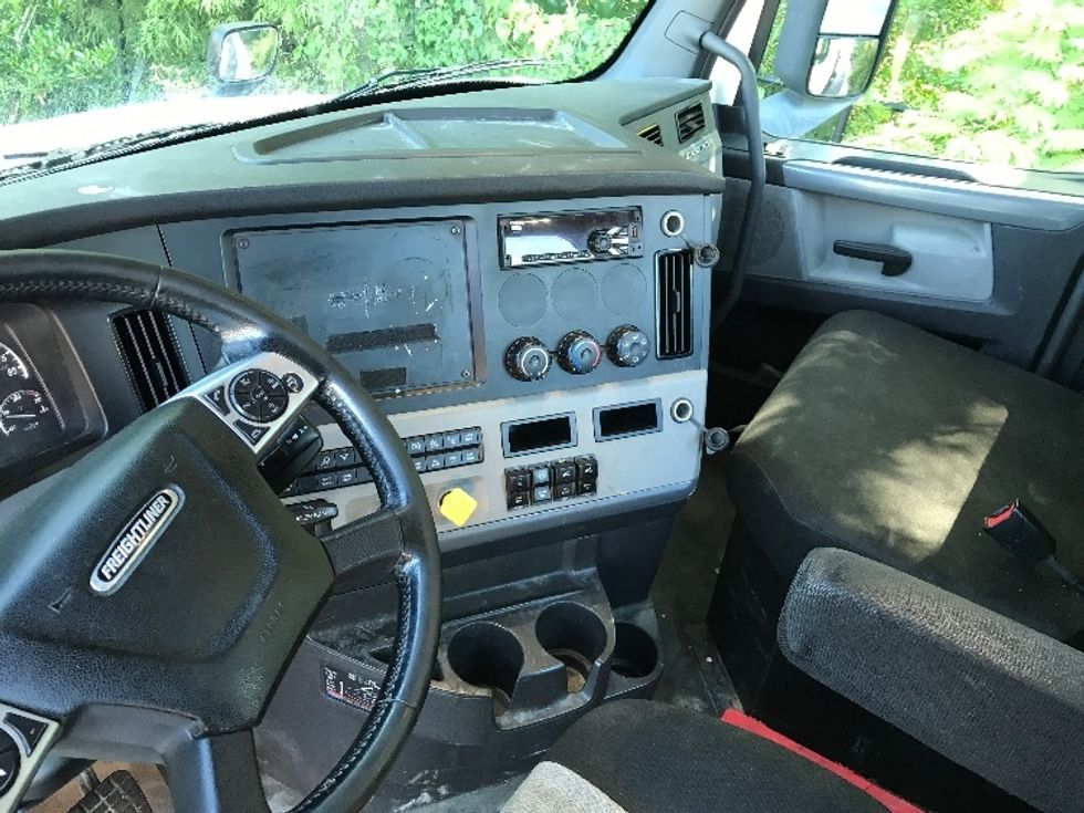 Day Cab Tractor-Heavy Duty Tractors-Freightliner-2019-T12664ST-Ladson-SC-364,655\n\t\tmiles-$ 50,000 - Image 10