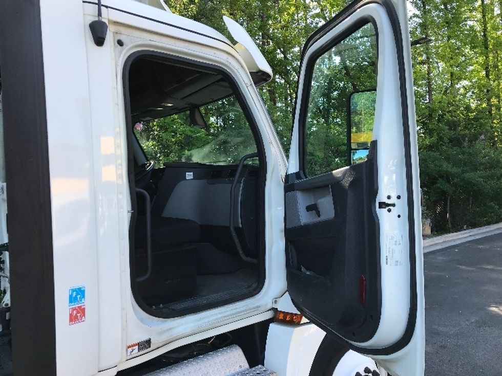 Day Cab Tractor-Heavy Duty Tractors-Freightliner-2019-T12664ST-Ladson-SC-364,655\n\t\tmiles-$ 50,000 - Image 12