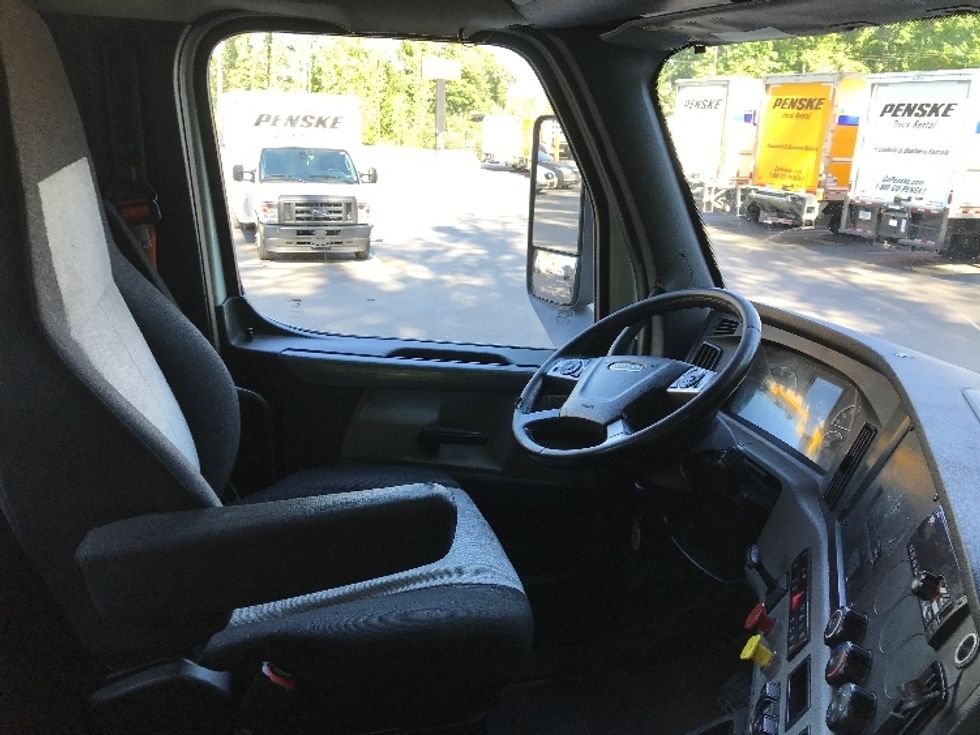 Day Cab Tractor-Heavy Duty Tractors-Freightliner-2019-T12664ST-Ladson-SC-364,655\n\t\tmiles-$ 50,000 - Image 14