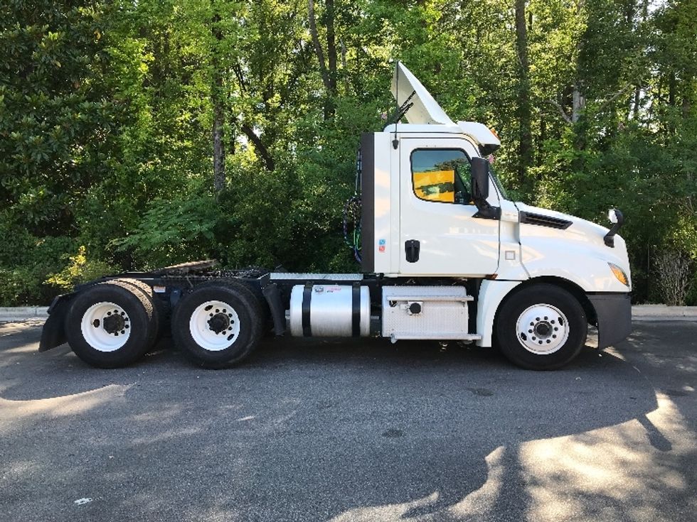 Day Cab Tractor-Heavy Duty Tractors-Freightliner-2019-T12664ST-Ladson-SC-364,655\n\t\tmiles-$ 50,000 - Image 8