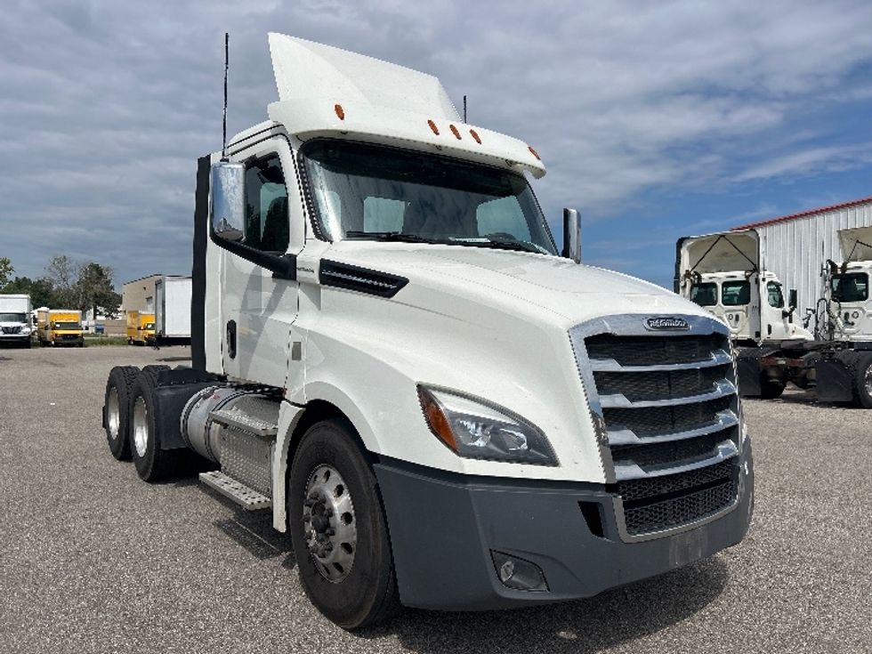 Day Cab Tractor-Heavy Duty Tractors-Freightliner-2019-T12664ST-Lansing-MI-343,176\n\t\tmiles-$ 47,750 - Image 1
