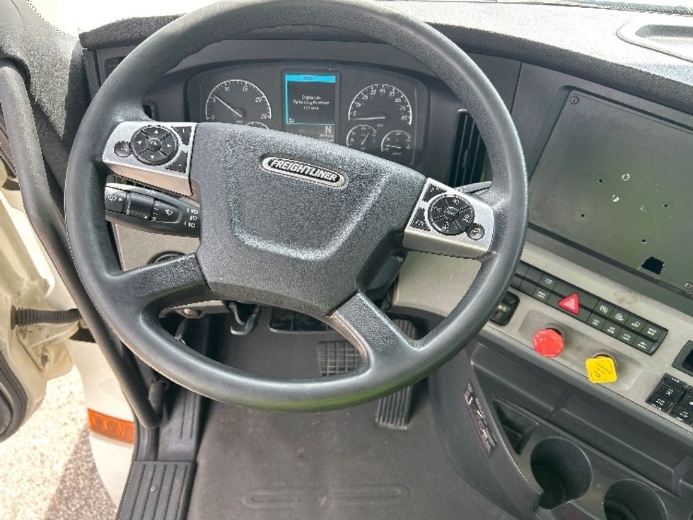 Day Cab Tractor-Heavy Duty Tractors-Freightliner-2019-T12664ST-Lansing-MI-343,176\n\t\tmiles-$ 47,750 - Image 11