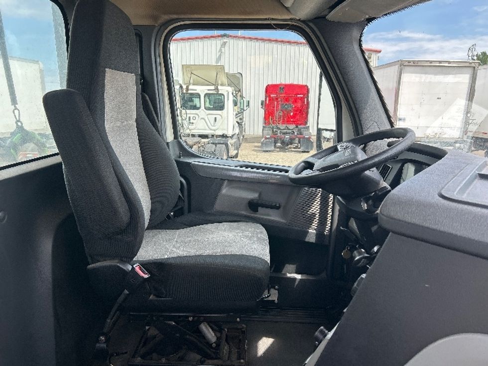 Day Cab Tractor-Heavy Duty Tractors-Freightliner-2019-T12664ST-Lansing-MI-343,176\n\t\tmiles-$ 47,750 - Image 14