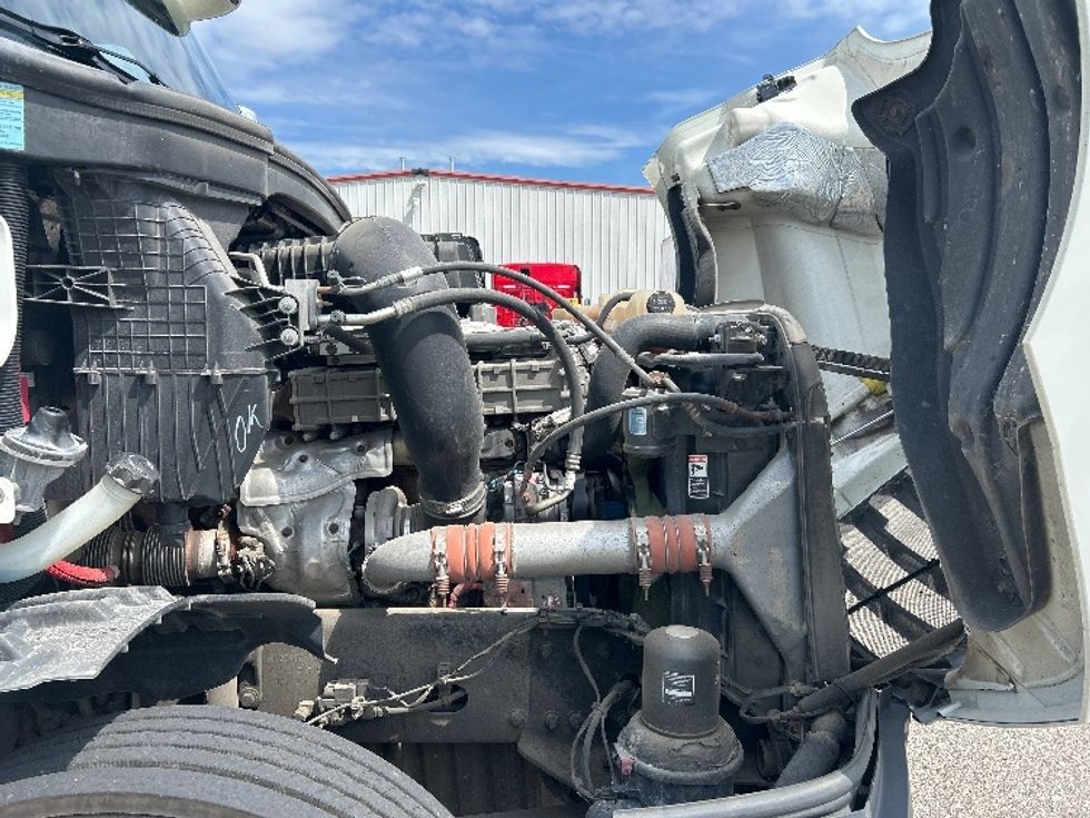 Day Cab Tractor-Heavy Duty Tractors-Freightliner-2019-T12664ST-Lansing-MI-343,176\n\t\tmiles-$ 47,750 - Image 15