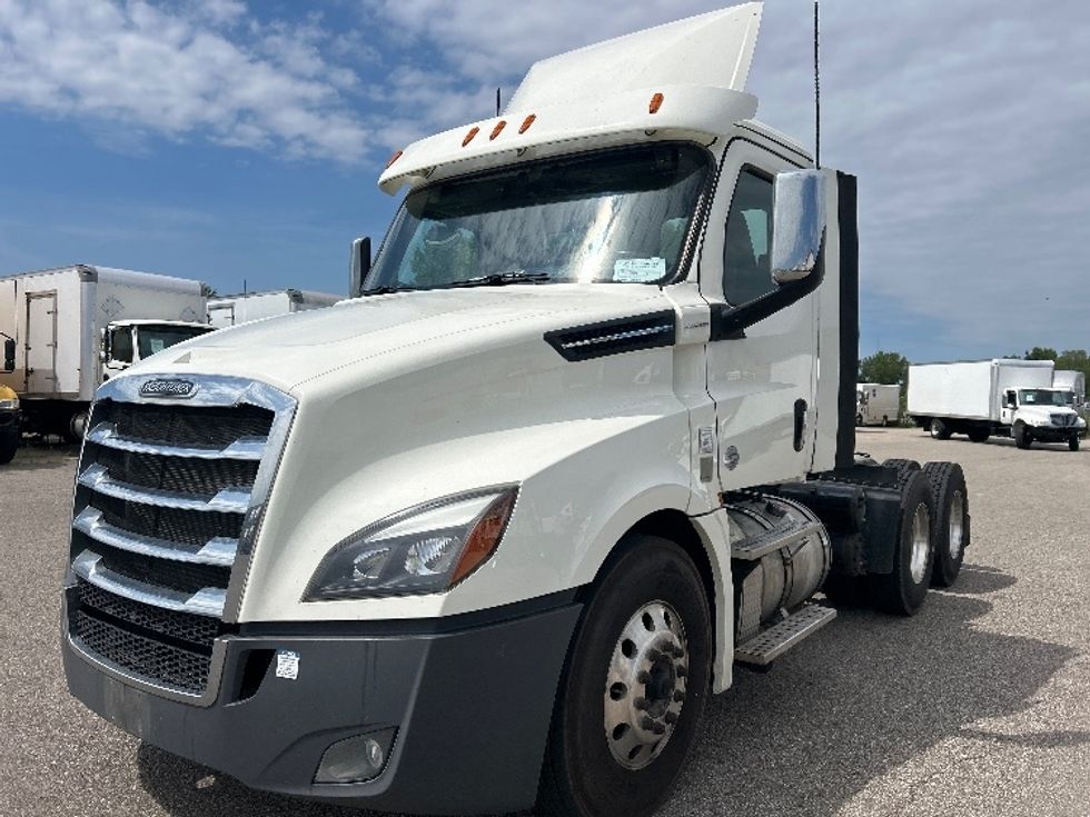 Day Cab Tractor-Heavy Duty Tractors-Freightliner-2019-T12664ST-Lansing-MI-343,176\n\t\tmiles-$ 47,750 - Image 3