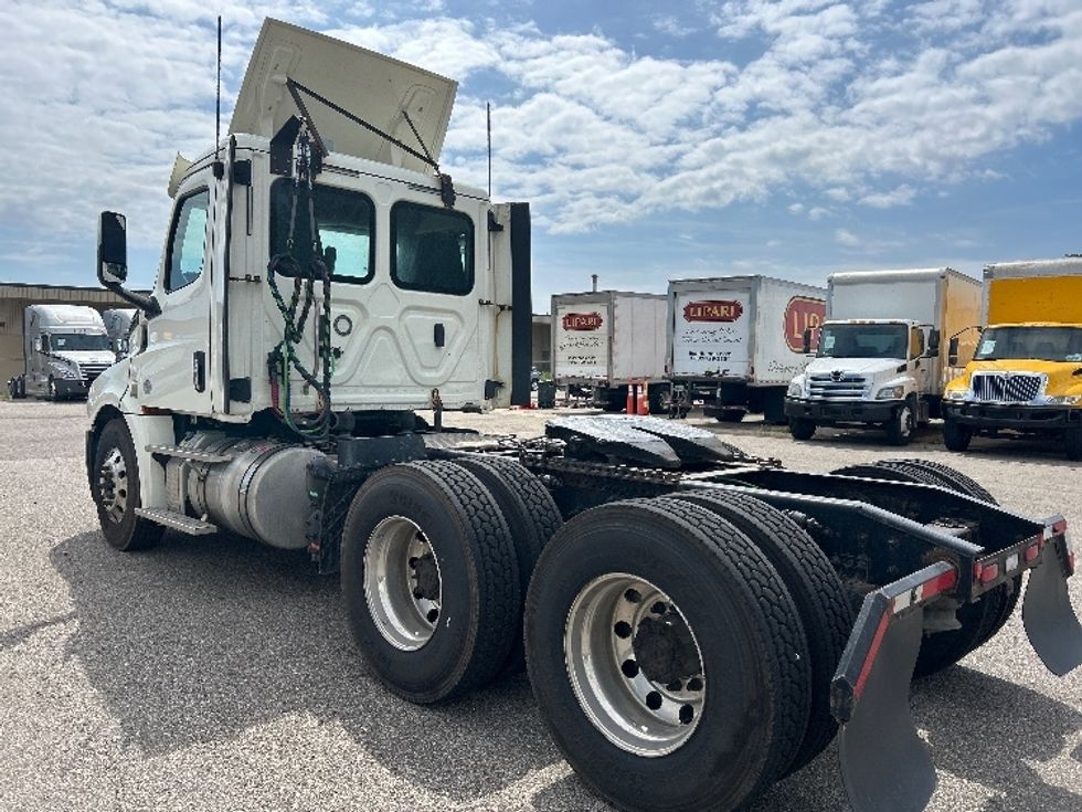 Day Cab Tractor-Heavy Duty Tractors-Freightliner-2019-T12664ST-Lansing-MI-343,176\n\t\tmiles-$ 47,750 - Image 5