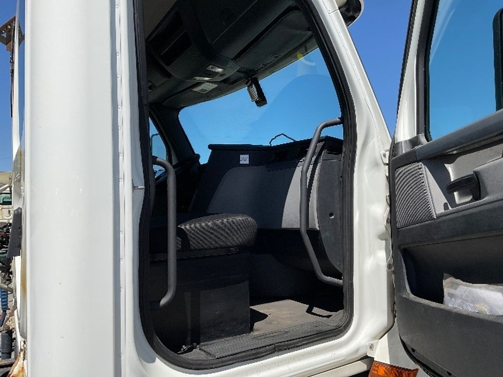 Day Cab Tractor-Heavy Duty Tractors-Freightliner-2019-T12664ST-Lansing-MI-444,872\n\t\tmiles-$ 41,500 - Image 12