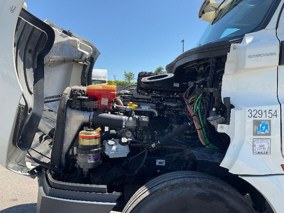 Day Cab Tractor-Heavy Duty Tractors-Freightliner-2019-T12664ST-Lansing-MI-444,872\n\t\tmiles-$ 41,500 - Image 16